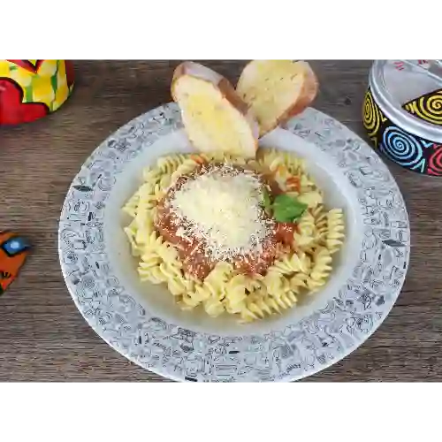 Pasta con Salsa Pomodoro