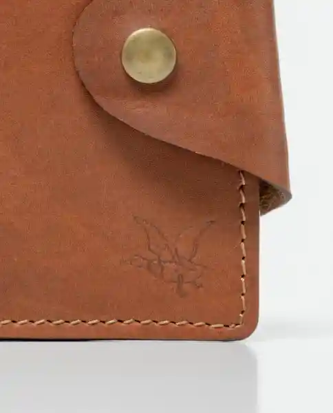 Billetera Snap Leather Goods Café Chevignon