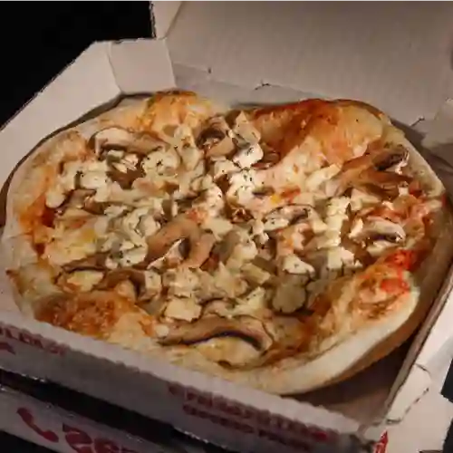 Pizza Pollo y Champiñon Mediana