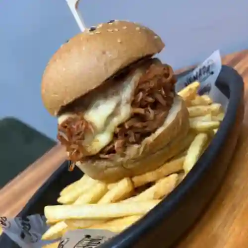Pullet Pork Sandwich + Gaseosa