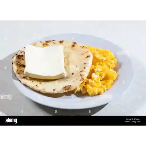 Huevos Rancheros con Arepa y Quesito
