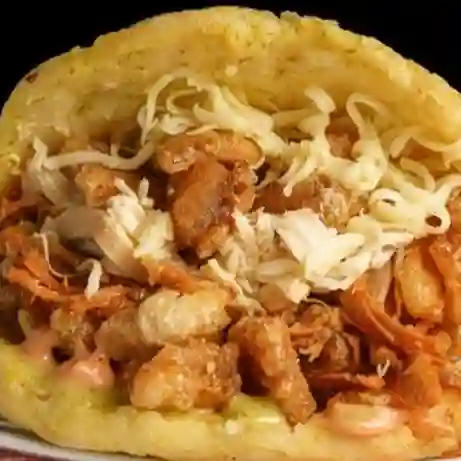 Arepa Mixta Chorizo Chicharrón Huevo