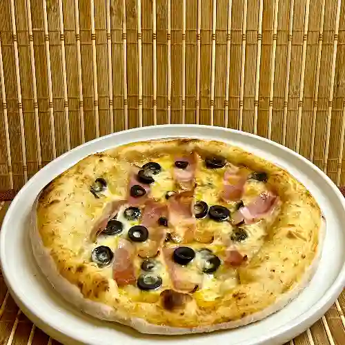 Pizza Pancetta E Olive Nere Grande