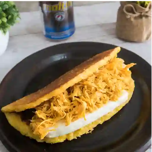 Cachapa con queso y pollo