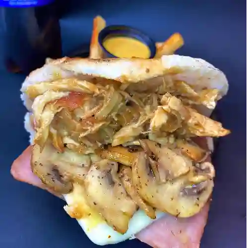 Arepa Pollo con Champiñones