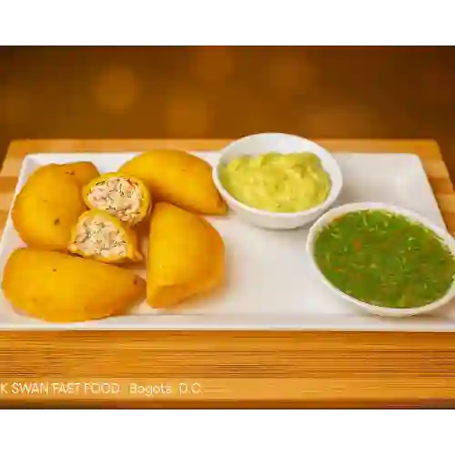 Empanada Solo Pollo Pague 10 Lleve 12 U