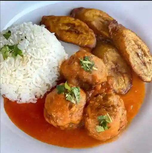 Arroz con Albondigas y Tajadas