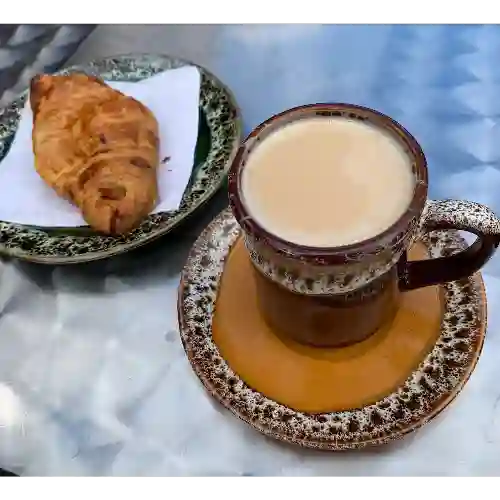 para 2 - Cappuccino y Croissant de Jamón y Queso