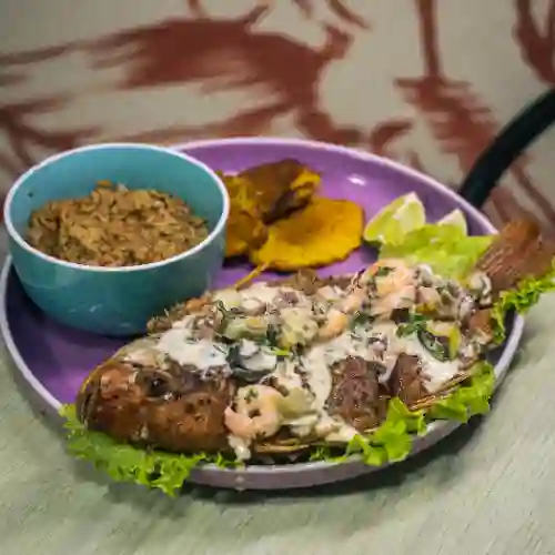 Mojarra Frita en Salsa de Mariscos