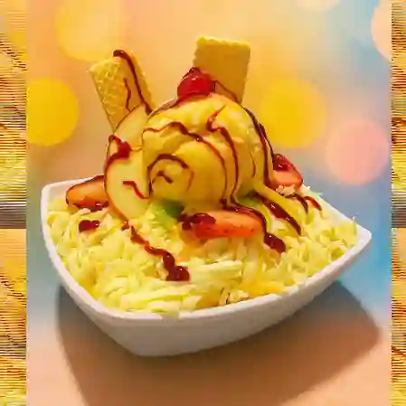 Ensalada de frutas grande con helado