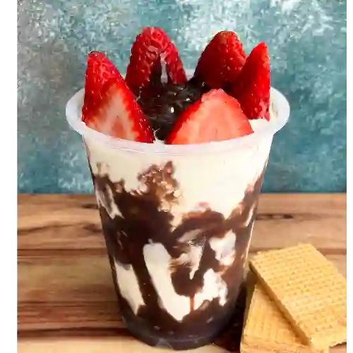 Fresas con Crema + Salsa Chocolate