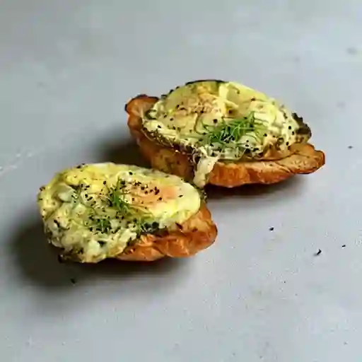 Croissant de Huevos Al Pesto