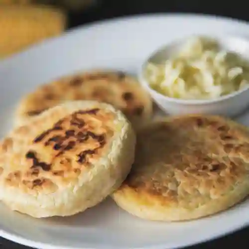 Combo Arepa Queso + Chorizo Especial