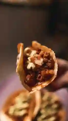 Taco de Tinga de Res con Queso