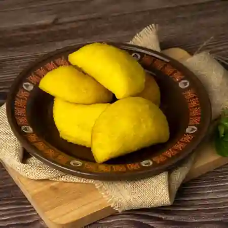 Empanada de Carne O Pollo