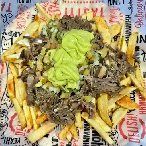 Papas con ropa vieja criolla