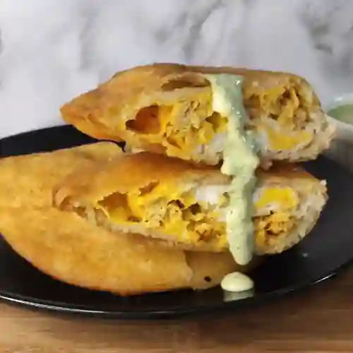 Empanada de Huevo y Pollo