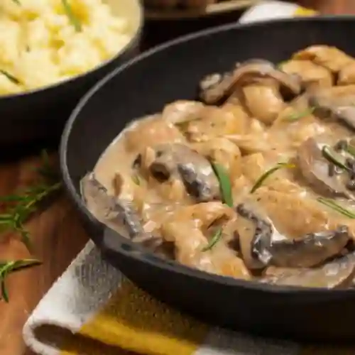 Pollo E Funghi In Salsa Besciamella