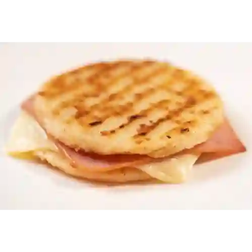 Arepa con Jamón y Queso