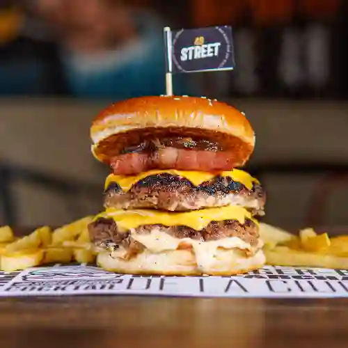 American Burger Jr. + Papas + Gaseosa