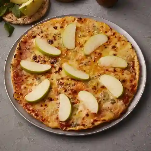 Pizza Dos Quesos con Manzana