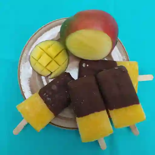 Paleta de mango con chocolate
