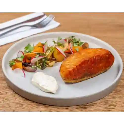 Salmon con Ensalada Fresca