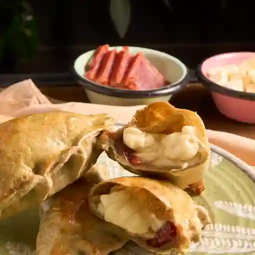 Empanadas bocadillo y queso x 3