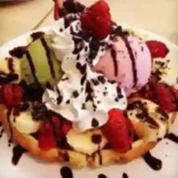 Waffle Especial 2 Personas 24 Onz.