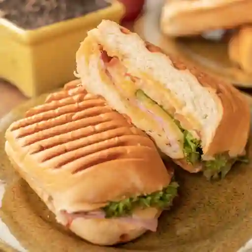 Sandwich Jamón de Pavo y Queso Fundido