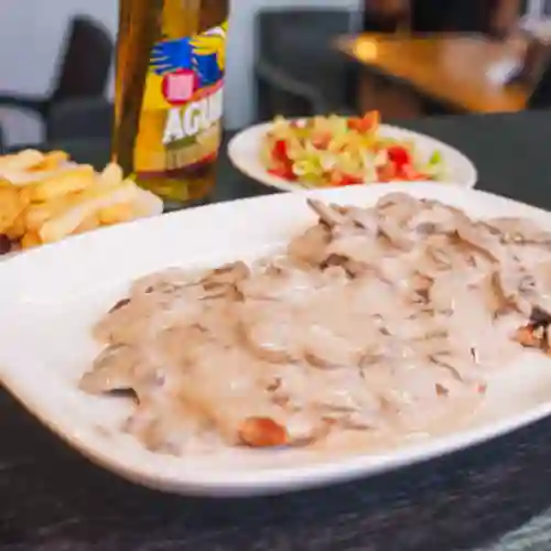 Filete de Pollo en Salsa de Champiñones