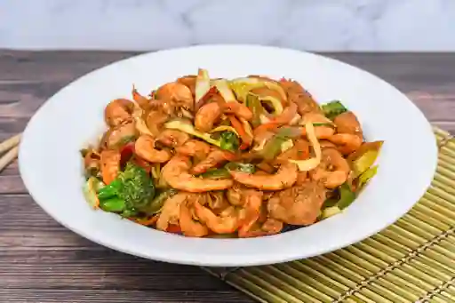 Medio Chop Suey Pollo Camaron