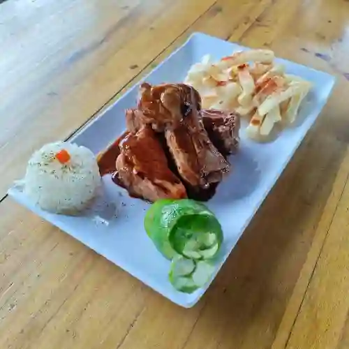 Costillas de Cerdo Bañadas en Salsa Bbq