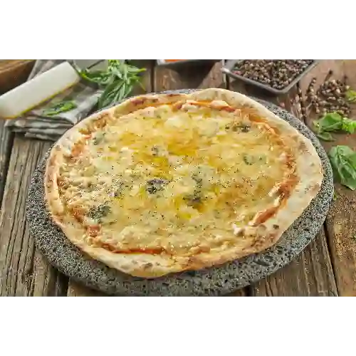 Pizza 4 Quesos Mediana