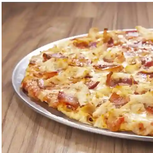 Pizza de jamon tocineta y pollo