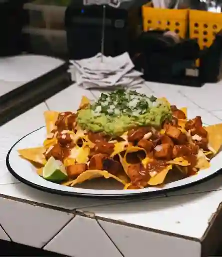 Nachos Pastor con Fríjol