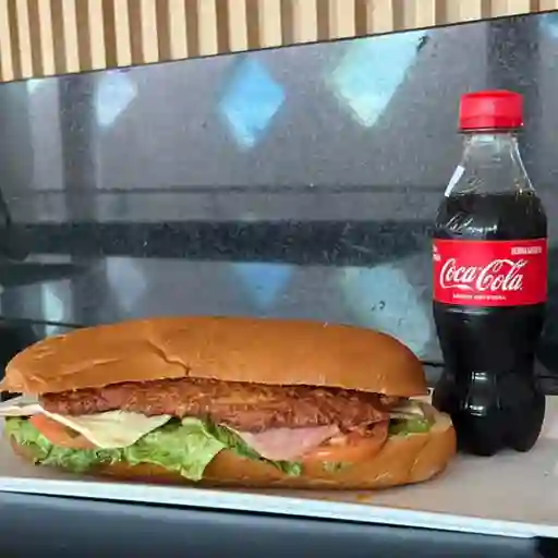 Sándwich milanesa pollo bebida fria