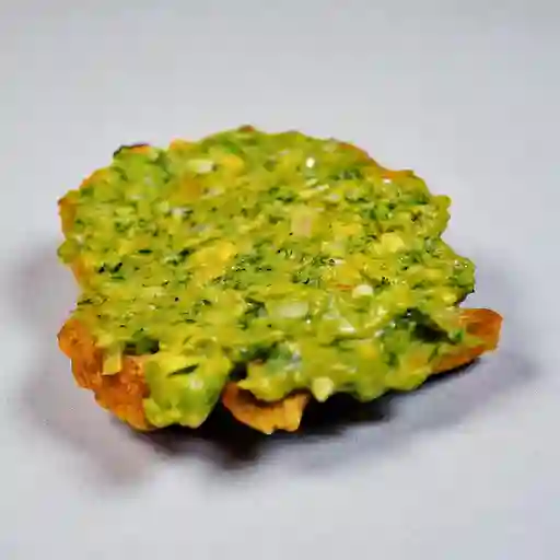 Patacón con Guacamole