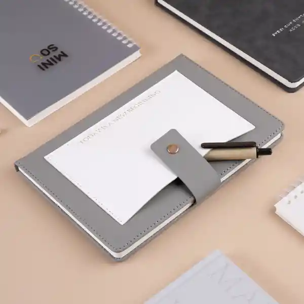 Agenda A5 Bolsillo y Broche 80 Hojas Serie Silver Gray Miniso