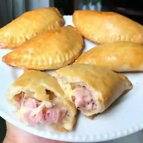 Empanada de Trigo de Queso con Tocineta