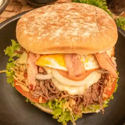 Hamburguesa "Pelua" en Combo