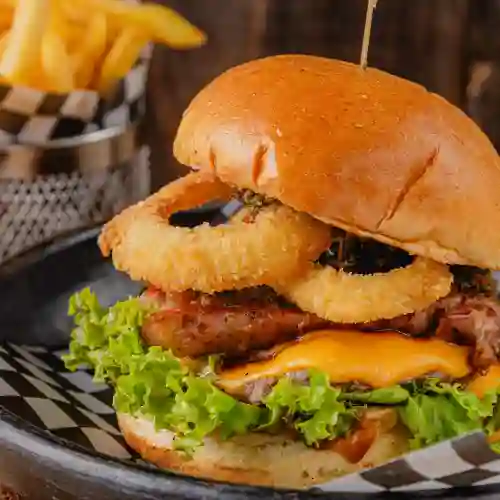 Combo Burger Gaucha con Papitas y Gaseos