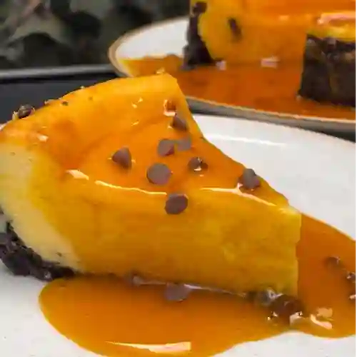 Porción Cheesecake Maracuyá Oreo