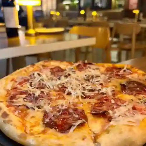 Pizza Manchega con Chorizo Picante