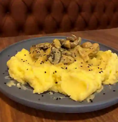 Pechuga Al Horno en Salsa de Champiñones