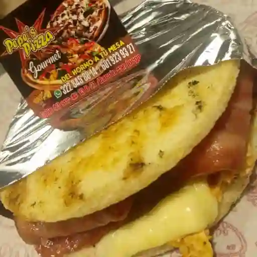 Arepa de jamón y queso