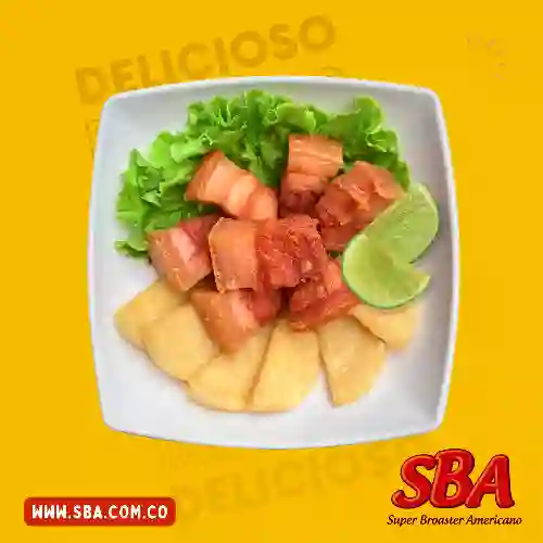 Chicharrón con Arepa