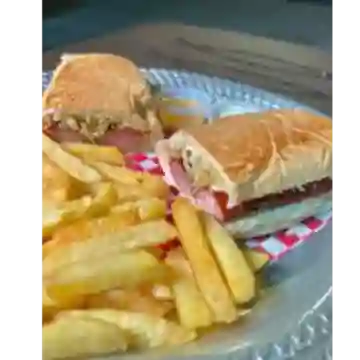 2 X1 Perros a la Plancha y 2 Papas