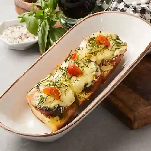 Tostadas Mozzarella Caprese