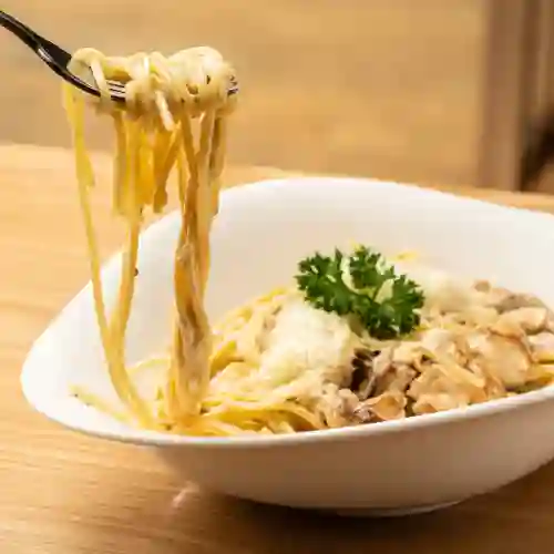 Pasta Alfredo con Pollo